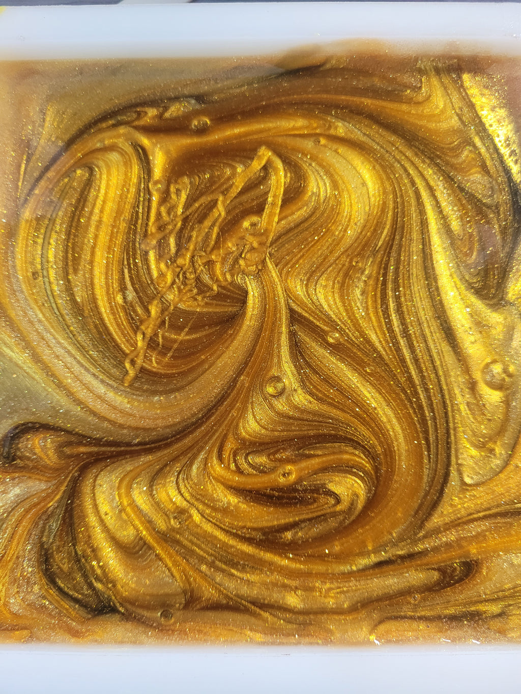 Monochromatic Gold