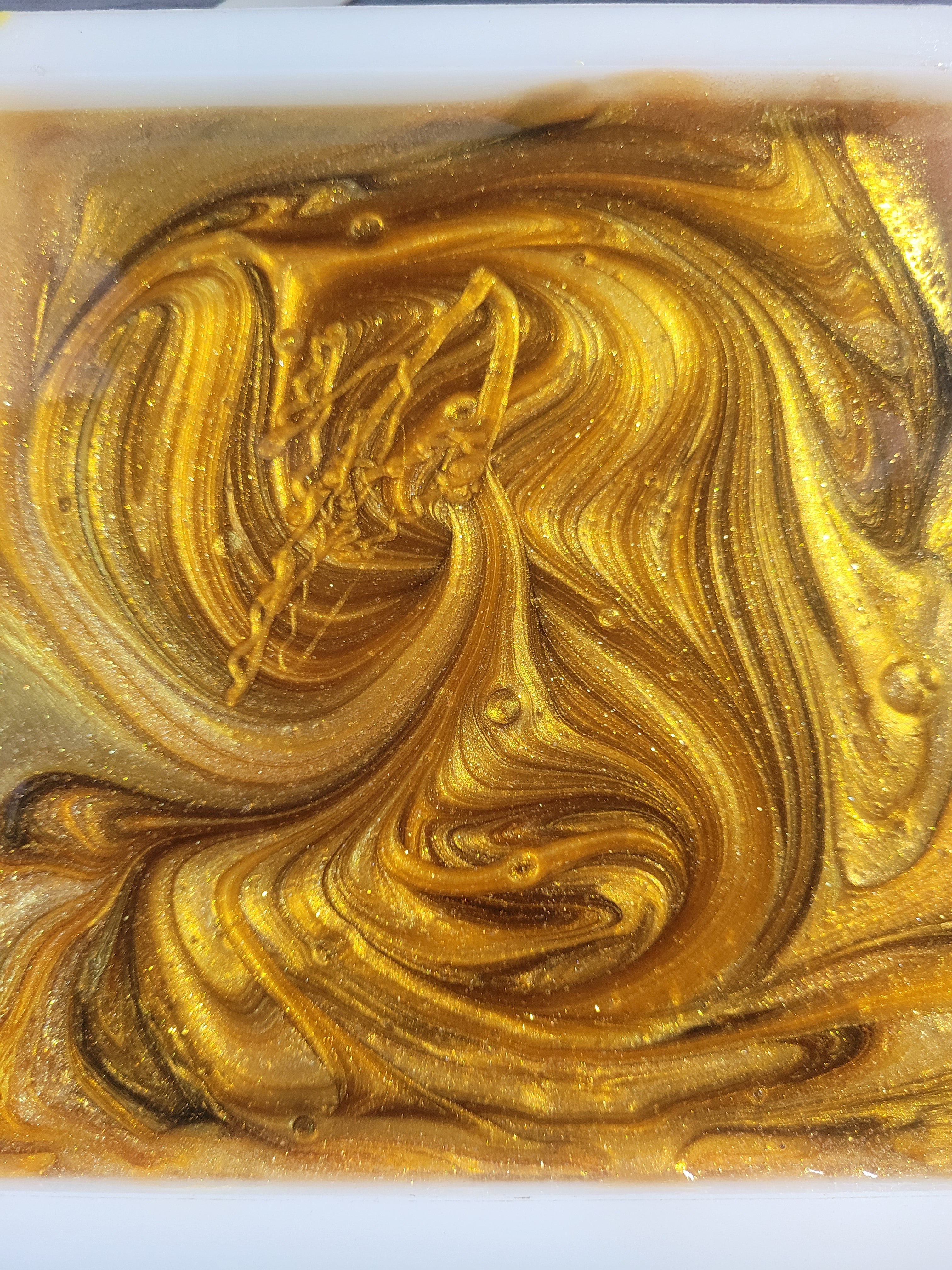 Monochromatic Gold